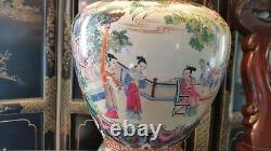 Chinese Rose Medallion Porcelain Table Lamp