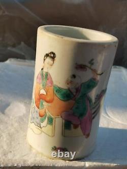 Chinese antique pink hand-painted character pattern pen holder