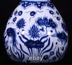 Collectable Art Chinese Handmade Blue White Porcelain Fish YuHuChun Vase