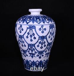 Collectable Art Chinese Handmade Blue White Porcelain Flowers Mei Vase