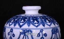 Collectable Art Chinese Handmade Blue White Porcelain Flowers Mei Vase