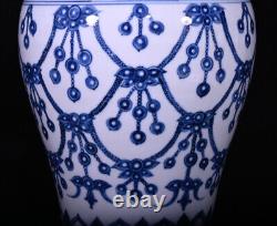 Collectable Art Chinese Handmade Blue White Porcelain Flowers Mei Vase