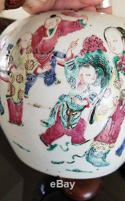 Exceptional Pair of 19th Century Qing Chinese Porcelain Jars