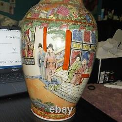 Famille rose vase Qing Dynasty rare and in good con