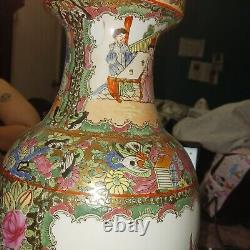 Famille rose vase Qing Dynasty rare and in good con