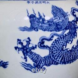 Fine Chinese Hand Painting Blue&white Porcelain Dragon Pot