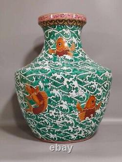 Fine Rare Qing Dynasty Chinese Porcelain Famille Rose Fish Vase