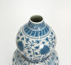 Finely Painted Chinese Blue and White Flower Double Gourd Porcelain Vase