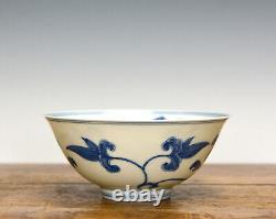 Finely Painted Chinese Ming Chenghua Style Blue and White Floral Porcelain Bowl