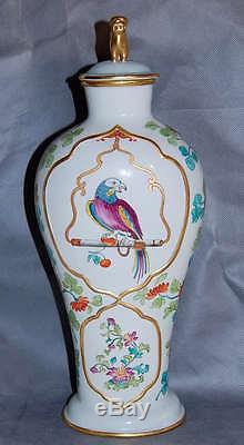 Mottahedeh Reproduction Chinese Export Parrot Covered Porcelain Vase
