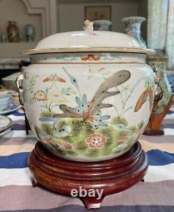 Nice Antique Chinese Famille Rose Porcelain Lidded Jar