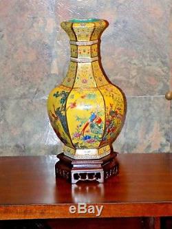 Pair Of Exquisite 13 Tall Chinese Porcelain Vase Very Fine Detail