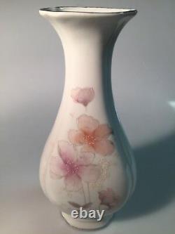 Porcelain Chinese Flower Vase Beautiful