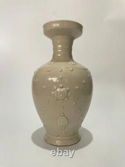 Rare Chinese porcelain Ding Kiln Vase 960-1279 Song dynasty