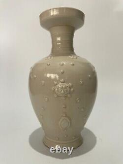 Rare Chinese porcelain Ding Kiln Vase 960-1279 Song dynasty