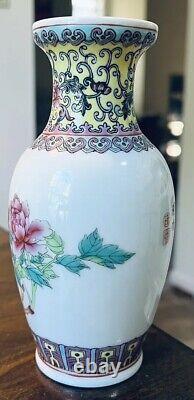 Vintage 1960s Chinese Porcelain Vase, 6 1/2 tall