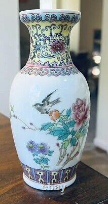 Vintage 1960s Chinese Porcelain Vase, 6 1/2 tall