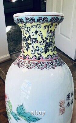 Vintage 1960s Chinese Porcelain Vase, 6 1/2 tall