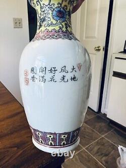 Vintage 1960s Chinese Porcelain Vase, 6 1/2 tall