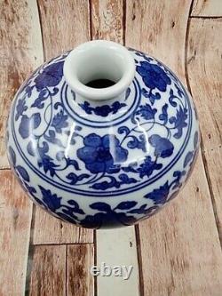 Vintage Chinese Blue&White Porcelain Vase 8.5H