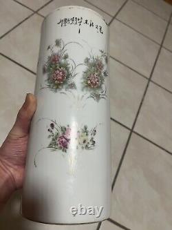 Vintage Chinese porcelain hat-stand vase
